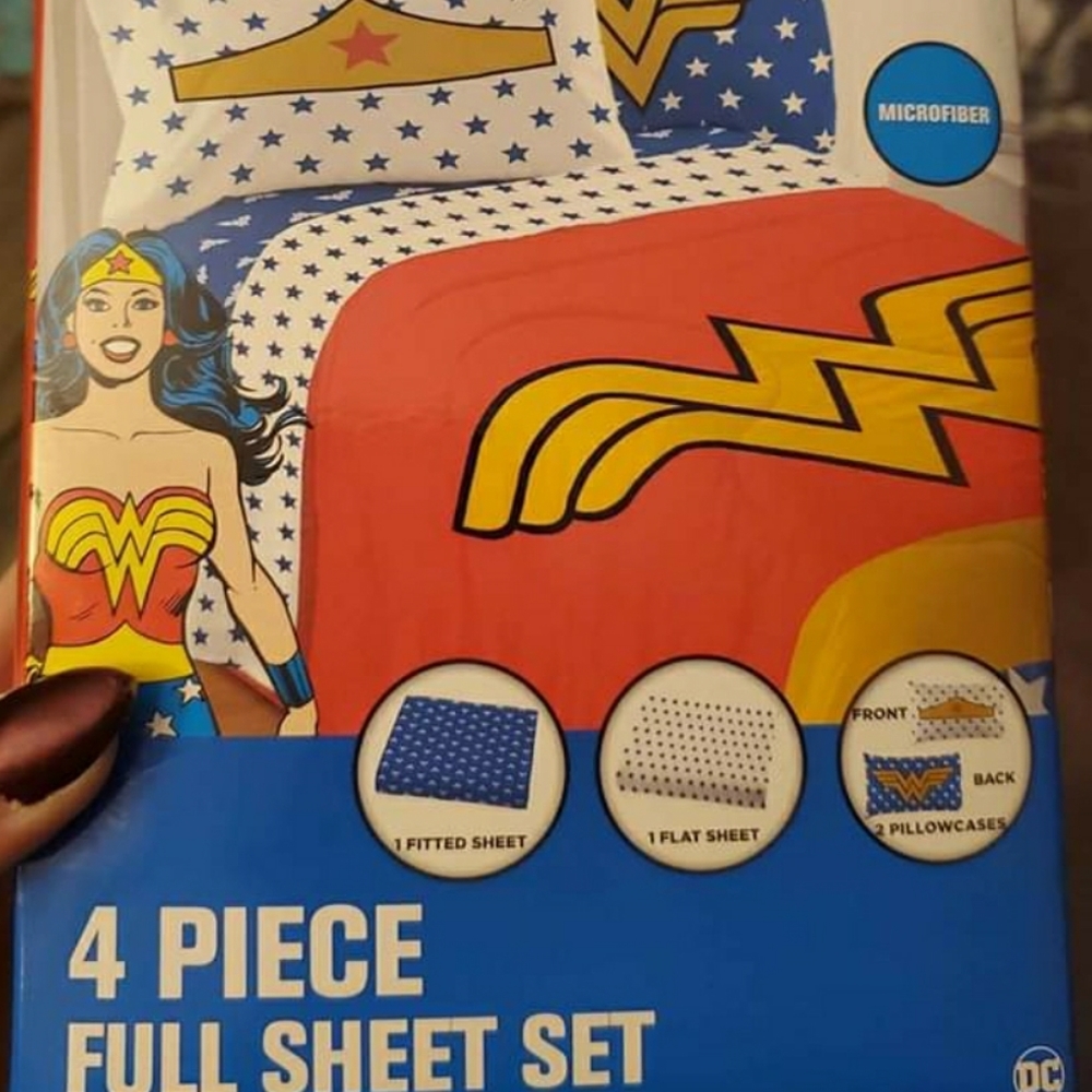 *~*Wonder Woman*~* Sheet Set & Hat